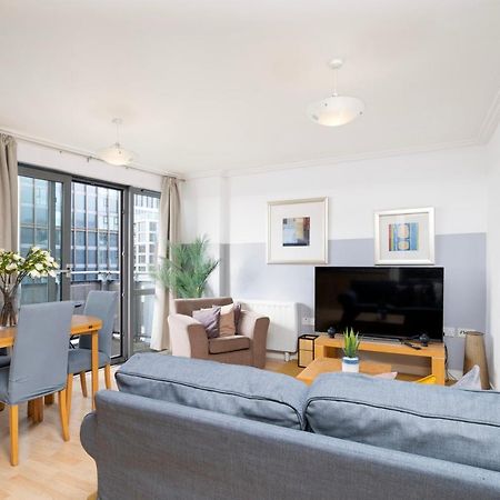 Cosy Flat Right Opp Tube Station Apartment London Bagian luar foto