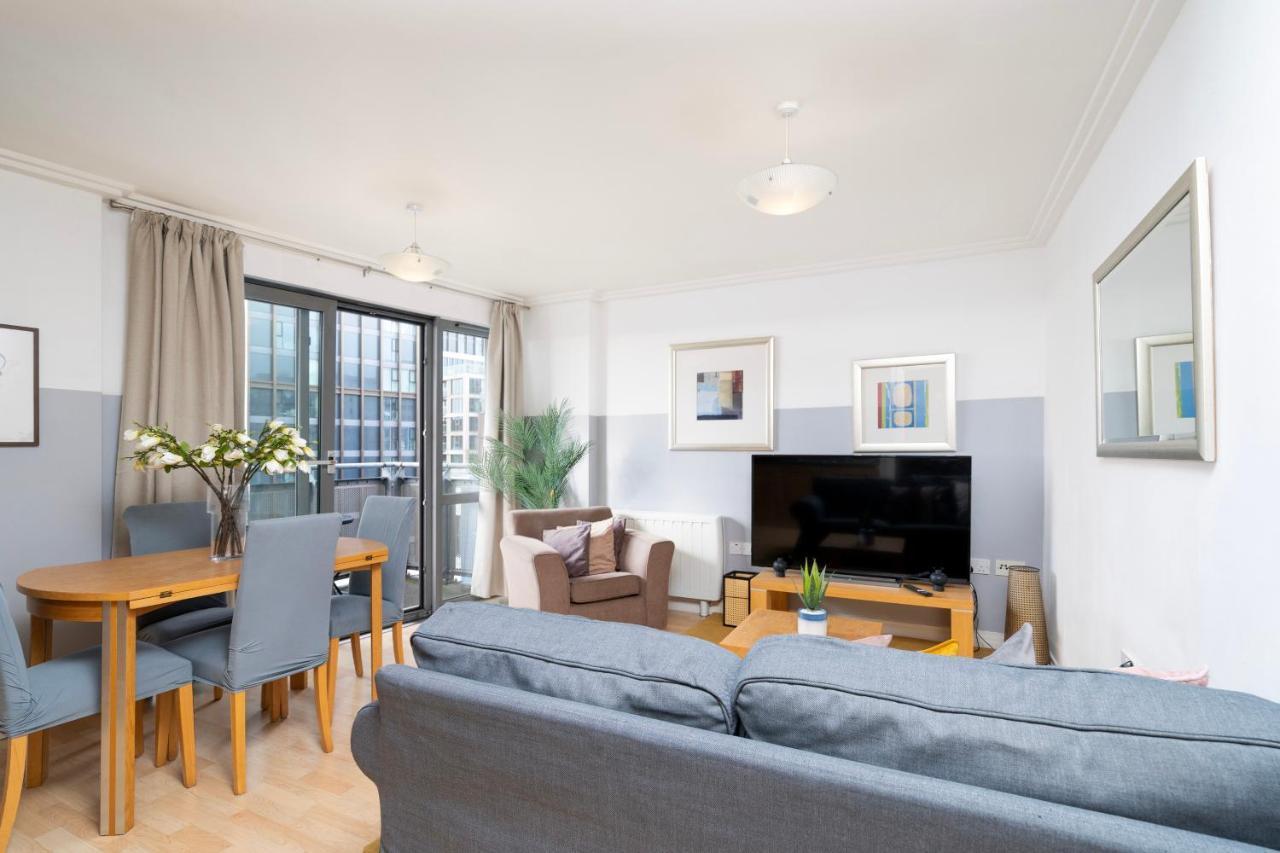 Cosy Flat Right Opp Tube Station Apartment London Bagian luar foto