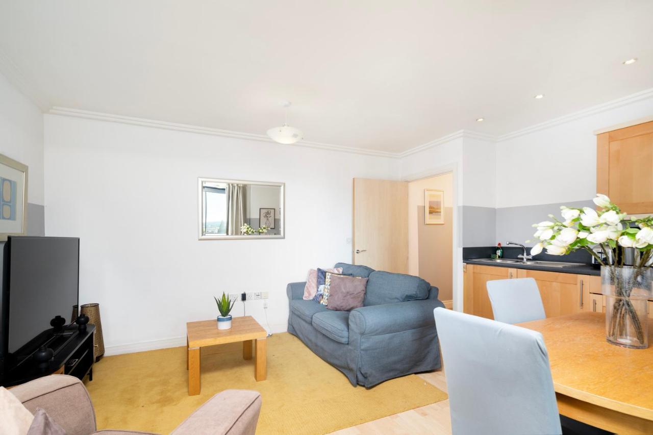 Cosy Flat Right Opp Tube Station Apartment London Bagian luar foto