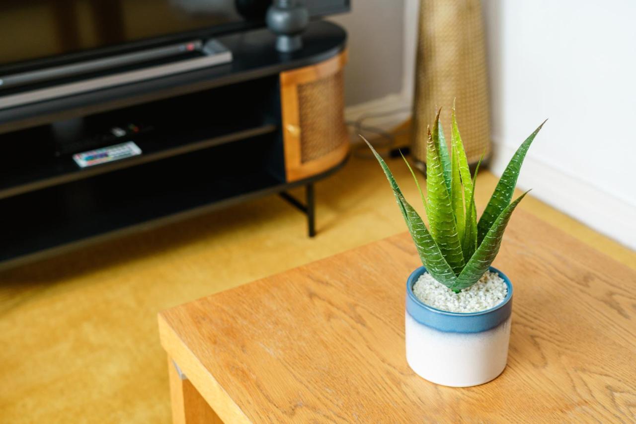 Cosy Flat Right Opp Tube Station Apartment London Bagian luar foto
