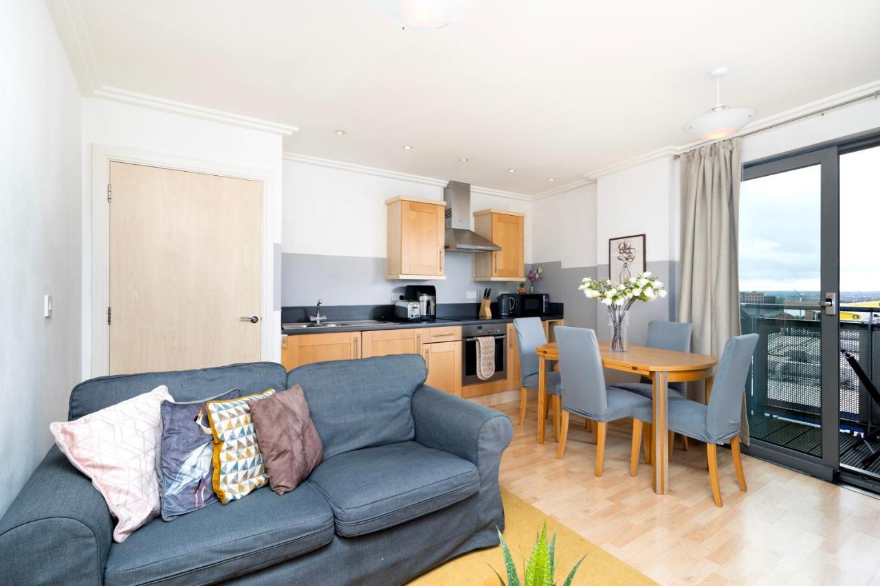 Cosy Flat Right Opp Tube Station Apartment London Bagian luar foto