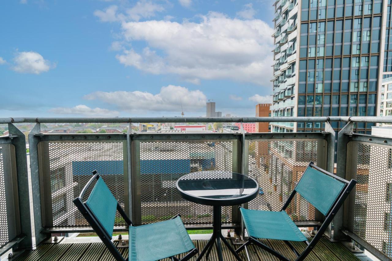 Cosy Flat Right Opp Tube Station Apartment London Bagian luar foto